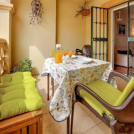 2 Bedroom Stunning In *