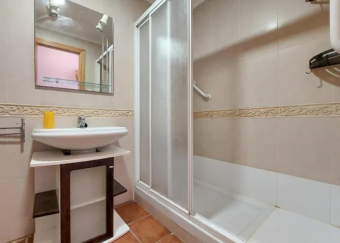 2 Bedroom Stunning In *