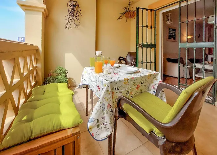 2 Bedroom Stunning In *